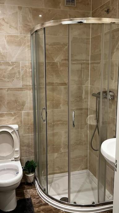 Cheerful 3 Bedroom Townhouse With Free Parking. Біллерікі Екстер'єр фото
