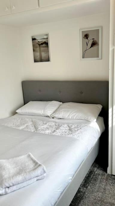 Cheerful 3 Bedroom Townhouse With Free Parking. Біллерікі Екстер'єр фото