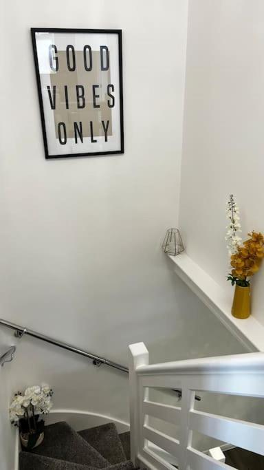 Cheerful 3 Bedroom Townhouse With Free Parking. Біллерікі Екстер'єр фото