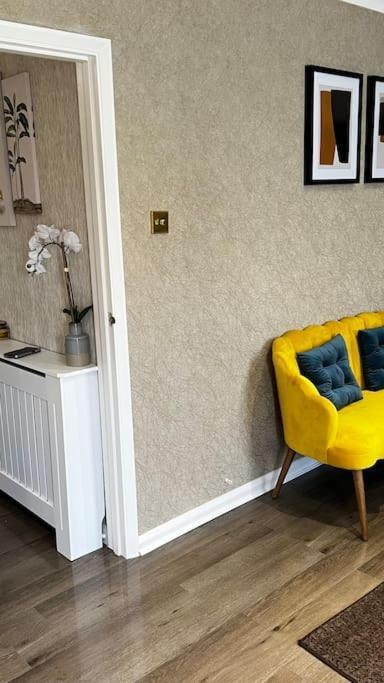 Cheerful 3 Bedroom Townhouse With Free Parking. Біллерікі Екстер'єр фото