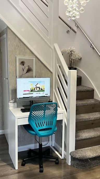 Cheerful 3 Bedroom Townhouse With Free Parking. Біллерікі Екстер'єр фото