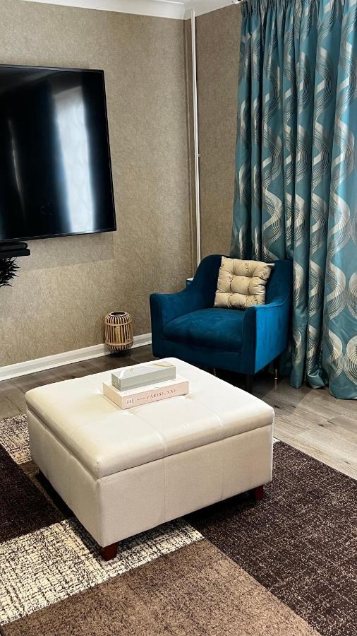 Cheerful 3 Bedroom Townhouse With Free Parking. Біллерікі Екстер'єр фото